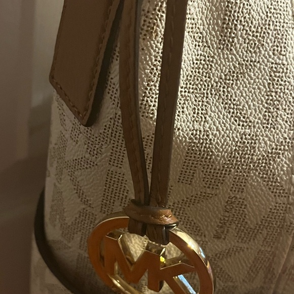 Michael Kors Cream Shoulder Bag - Picture 8 of 11